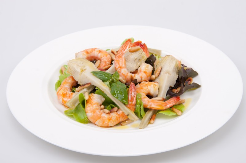 Prawn tails salad with artichokes and pine nuts