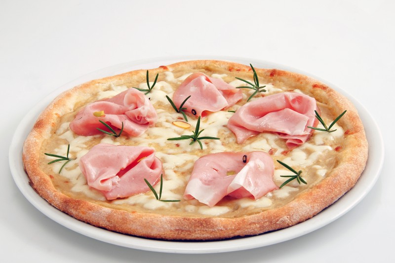 Pizza with chickpeas, mortadella and rosemary