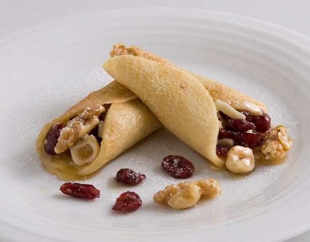 SWEET CREPES WITH HONEY, NUTS, CINNAMON AND BLUEBERRIES