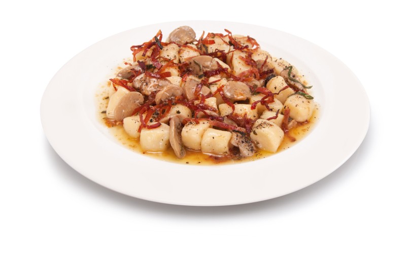 Gnocchi de ricotta con champignons y speck con mantequilla fusionada