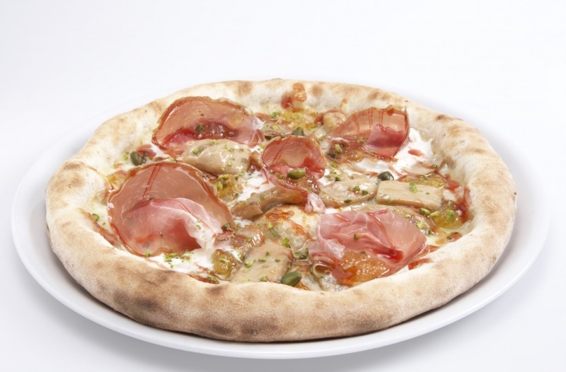 PIZZA WITH PORCINI MUSHROOMS, STRACCIATELLA, CULATELLO, FIG SAUCE AND PISTACHIO NUTS