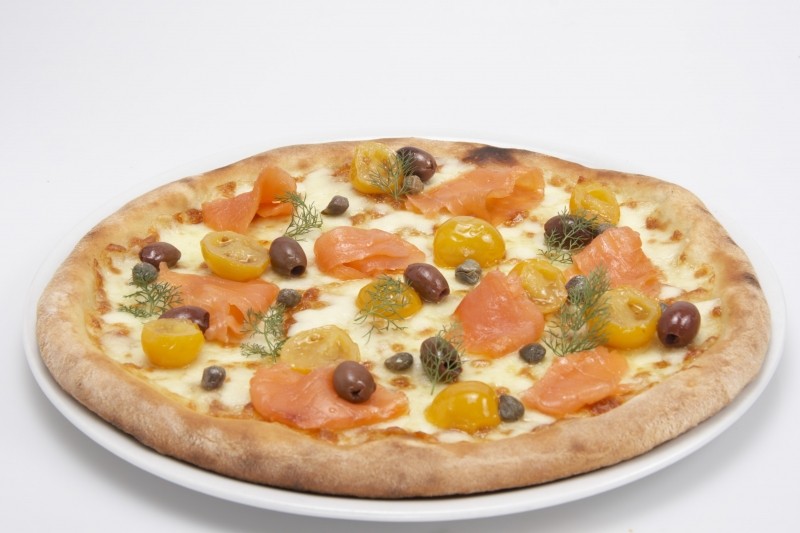PIZZA WITH YELLOW CHERRY TOMATOES, SALMON, OLIVES AND CAPERS