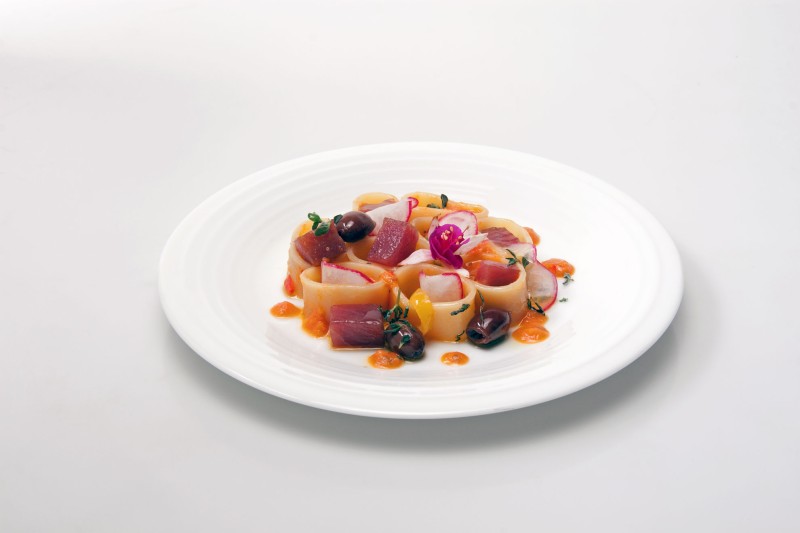 Calamarata with tuna, gazpacho and taggiasche olives