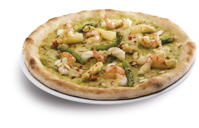 Pizza con asparagi bianchi e verdi, gamberoni e pesto di mandorle