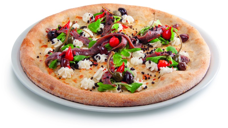 Pizza con caprino, acciughe, capperi, olive taggiasche e songino