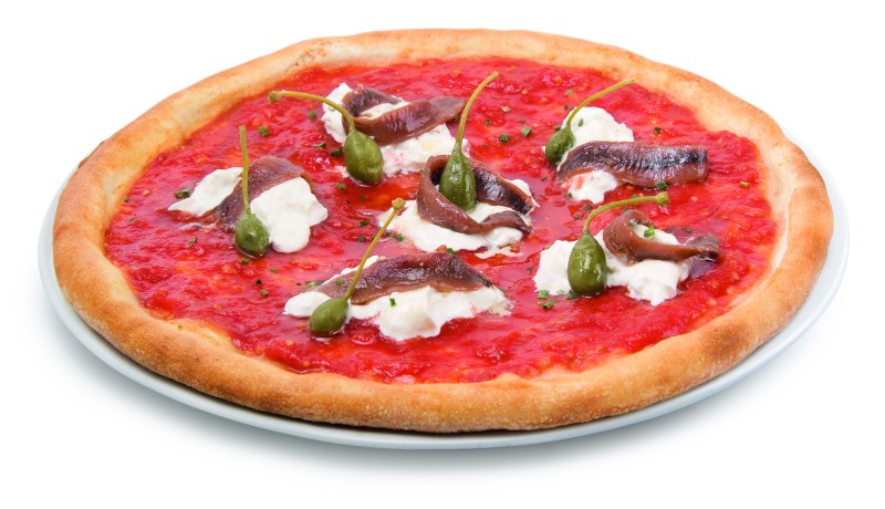 Pizza con pomodoro San Marzano, stracciatella e acciughe del Mar Cantabrico