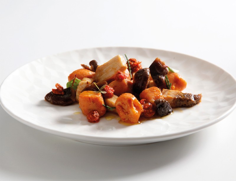 Gnocchi di patate e nduja con pesce spada e funghi porcini