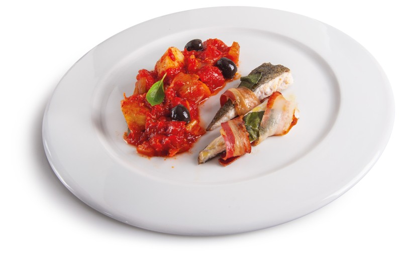 Saltinbocca di rombo, zuppetta di pomodoro San Marzano, patate e olive