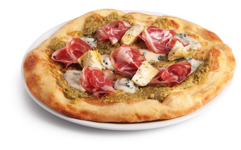 Pizza con pesto di pistacchio, gorgonzola, capocollo e carciofi trifolati